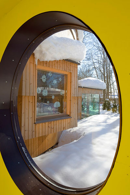 01-snow view occulis A circular opening.