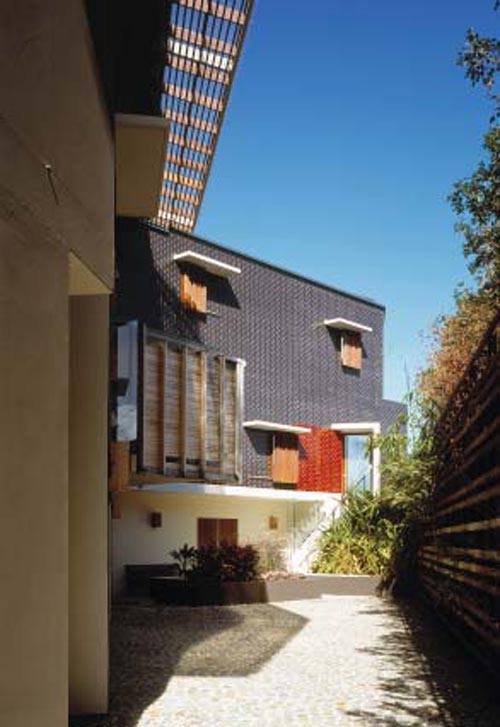 03-H House Profile back of house