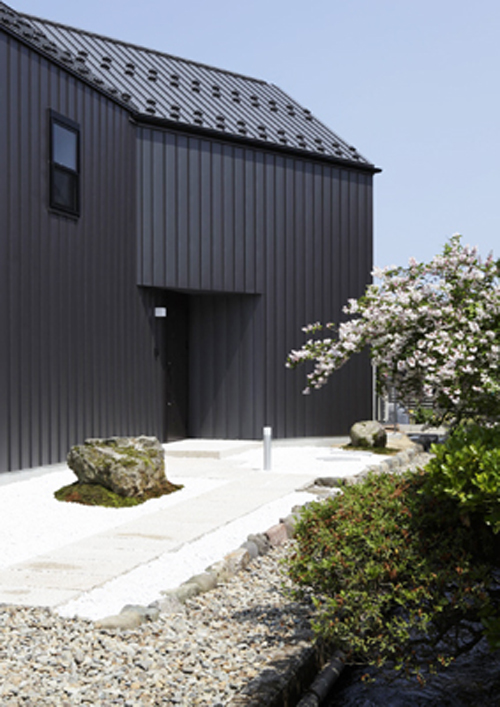 04-house exterior side elevation