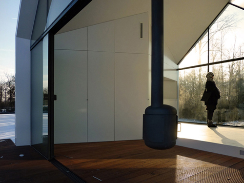 04- island-house-with-glass-facade
