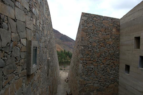06-external walls glimpse of landscape
