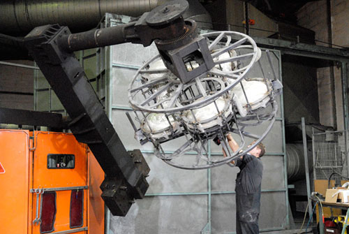 07-rotating arm Rotation moulding.