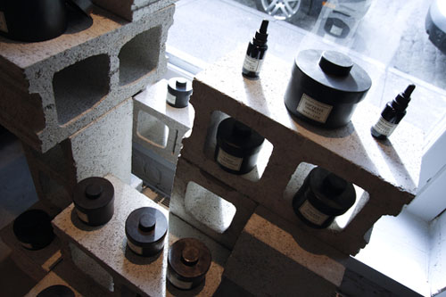 09-block display Concrete blocks as props