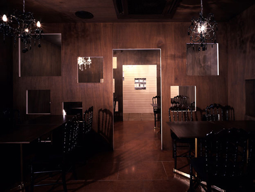 09-moody room