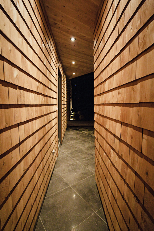 11-corrodor Shingle corridor