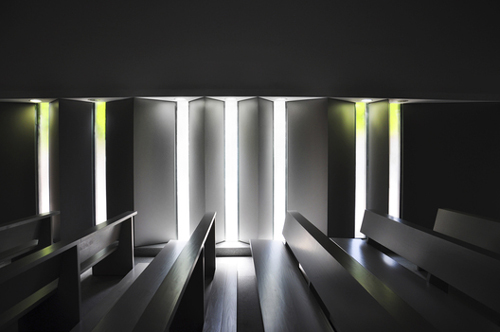 12-nave blackout blinds and shutters
