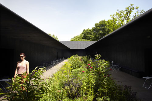 The garden of the Serpentine Gallery in London. Design by Peter Zumthor. Photo: John Offenbach, 2011