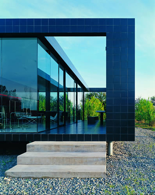 3.5_Entranct terrace Entrance detail by day.